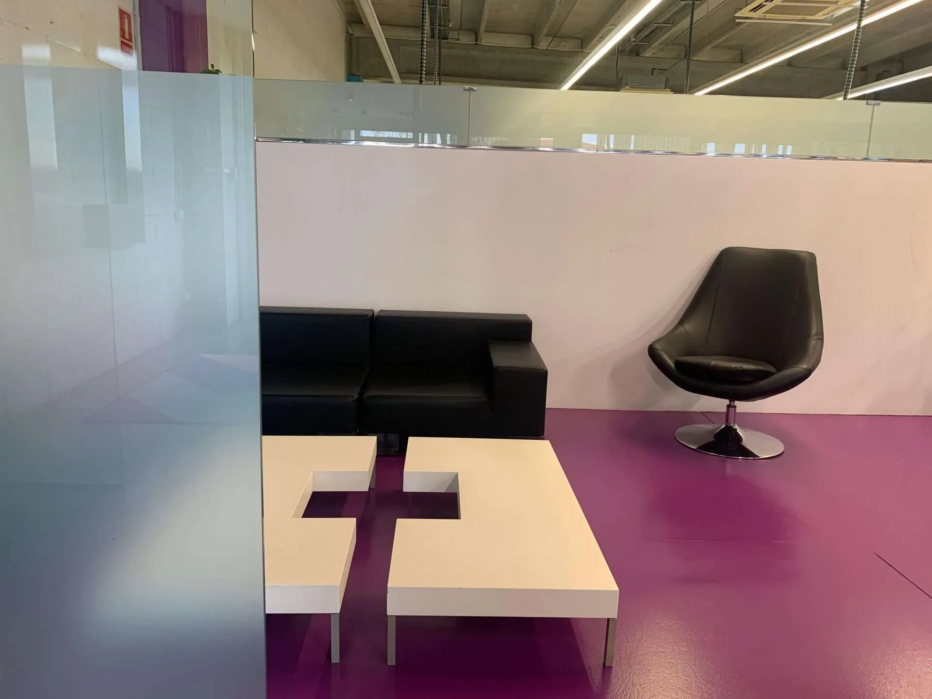 scaled coworking reception Spaces Coworking